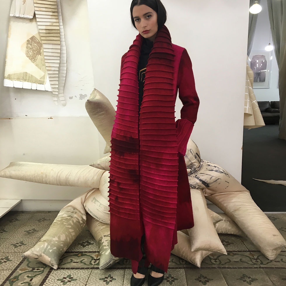 Thumbnail: red capped migrant