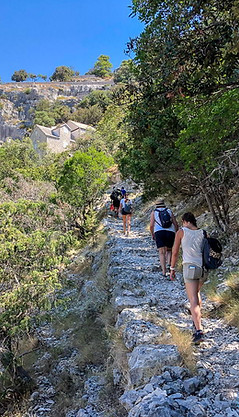 Hiking-Blaca-Bay-to-Bol-over-Vidova-Gora-08-1.jpg