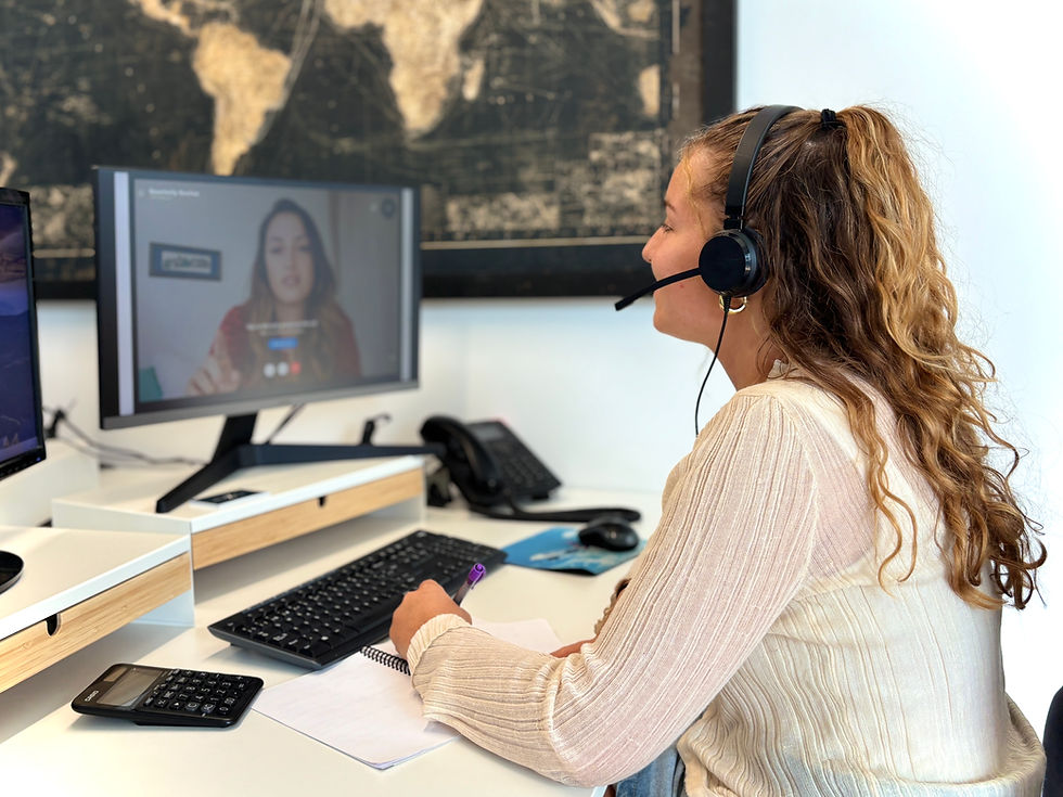 Reunión virtual del equipo de Nuxxa Travel, soporte estratégico para empresas.