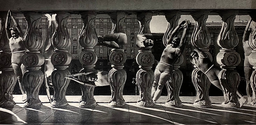 02.balustrade and girls.jpeg