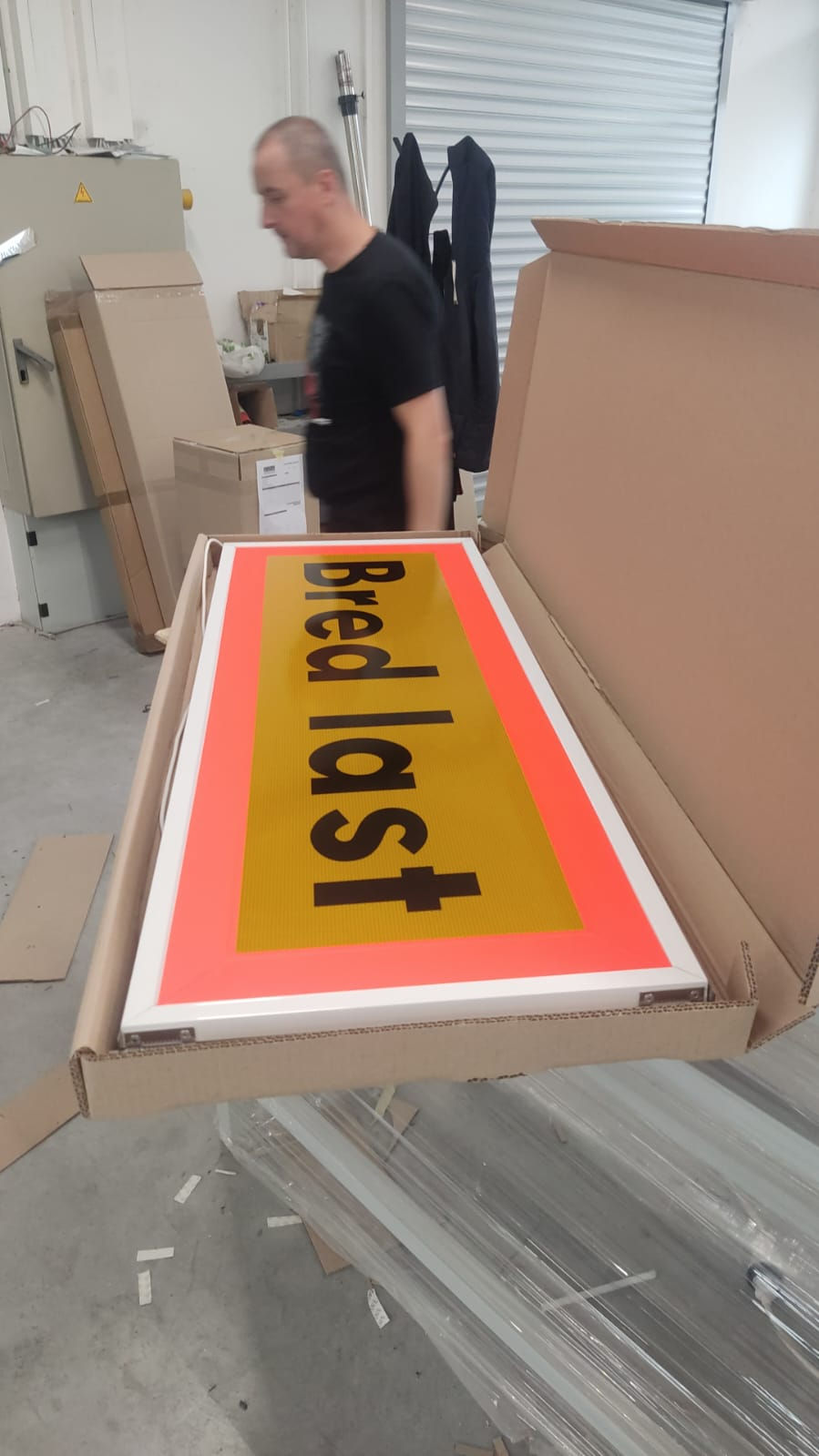 Miniatyrbilde: FRONT SKYLT 1200 x400 mm