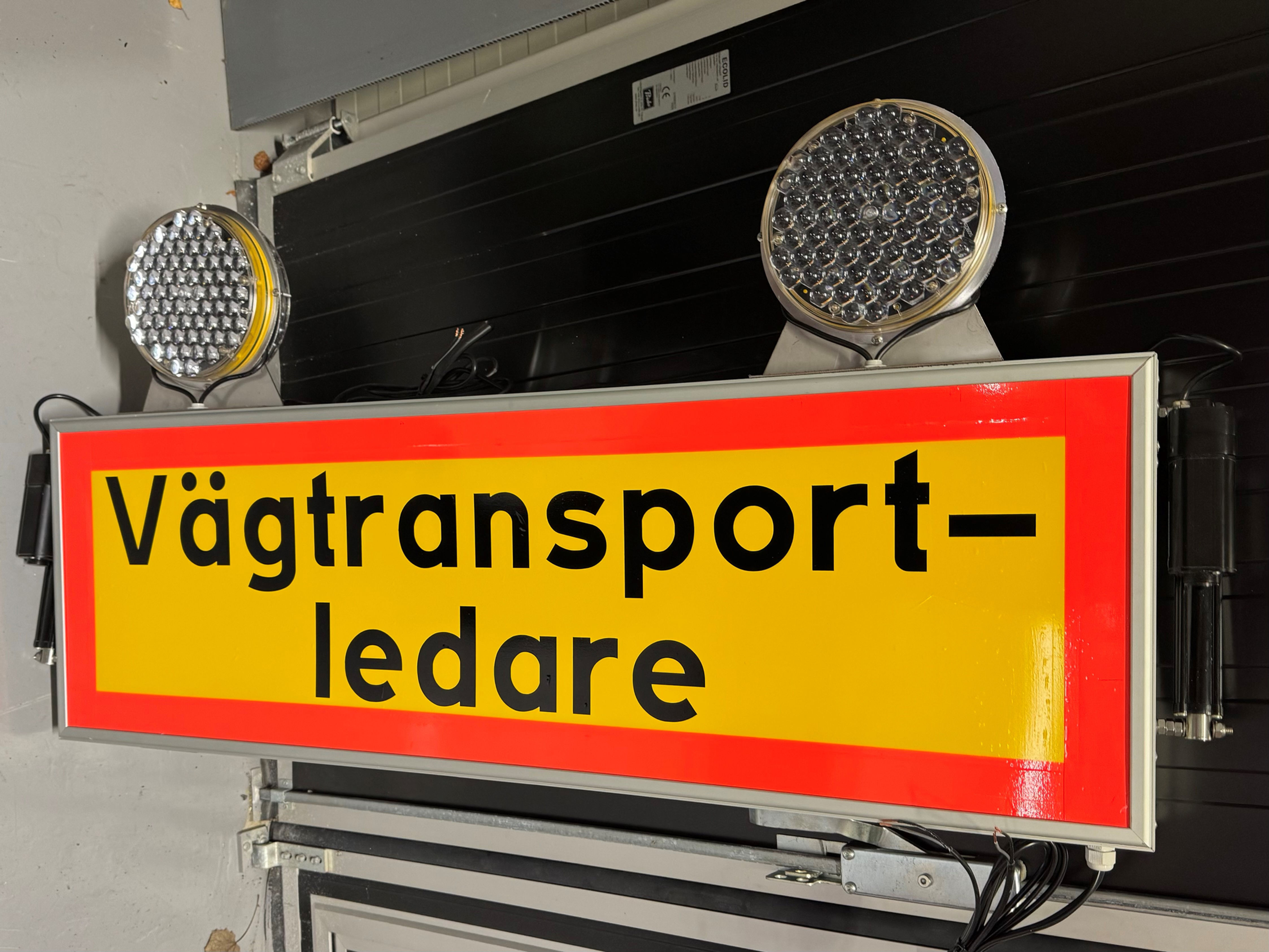 MOTORDRIVEN ENKEL VÄGTRANSPORTLEDARE SKYLT