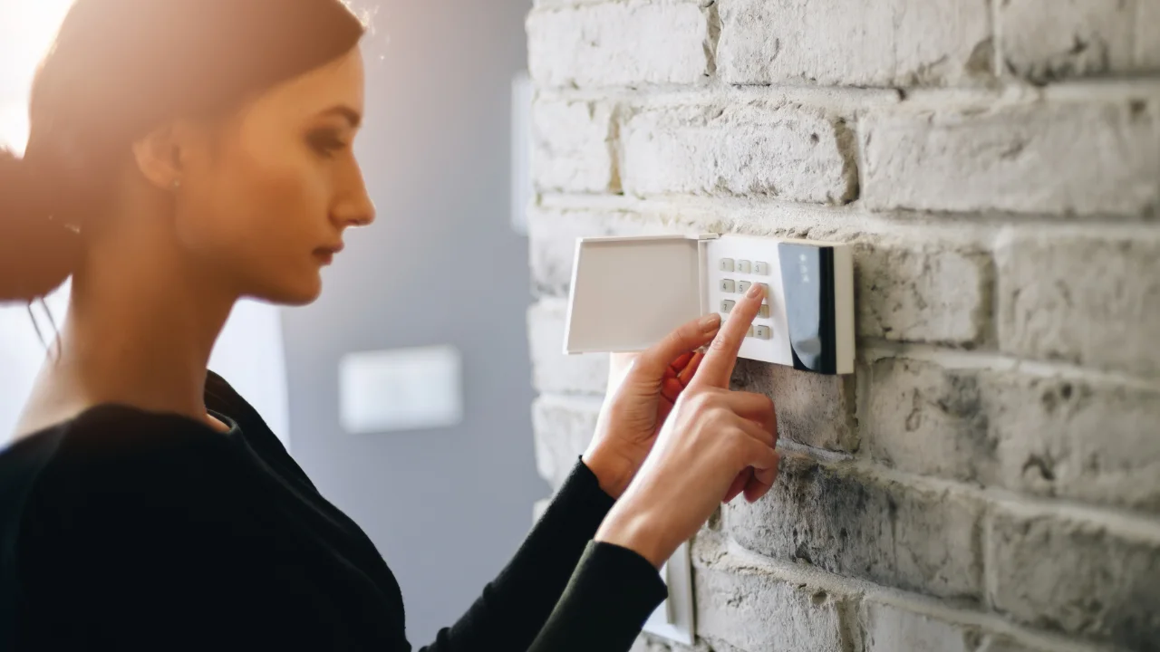 ¿Qué pasa con la alarma si se va la luz