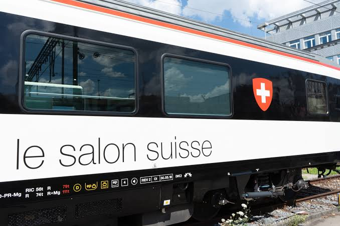 Du « Salon suisse » au train présidentiel français : quand le pouvoir politique voyage sur les rails