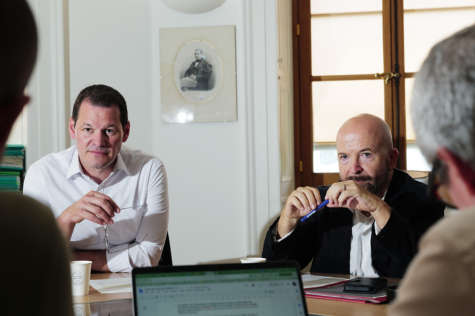 Pierre Maudet, conseiller d’État en charge de la santé et des mobilités, et Nicolas Walder, conseiller d’État en charge du territoire, ont œuvré pour que la raison l’emporte sur l’émotion, avec un franc succès !Photo : Tribune de Genève.