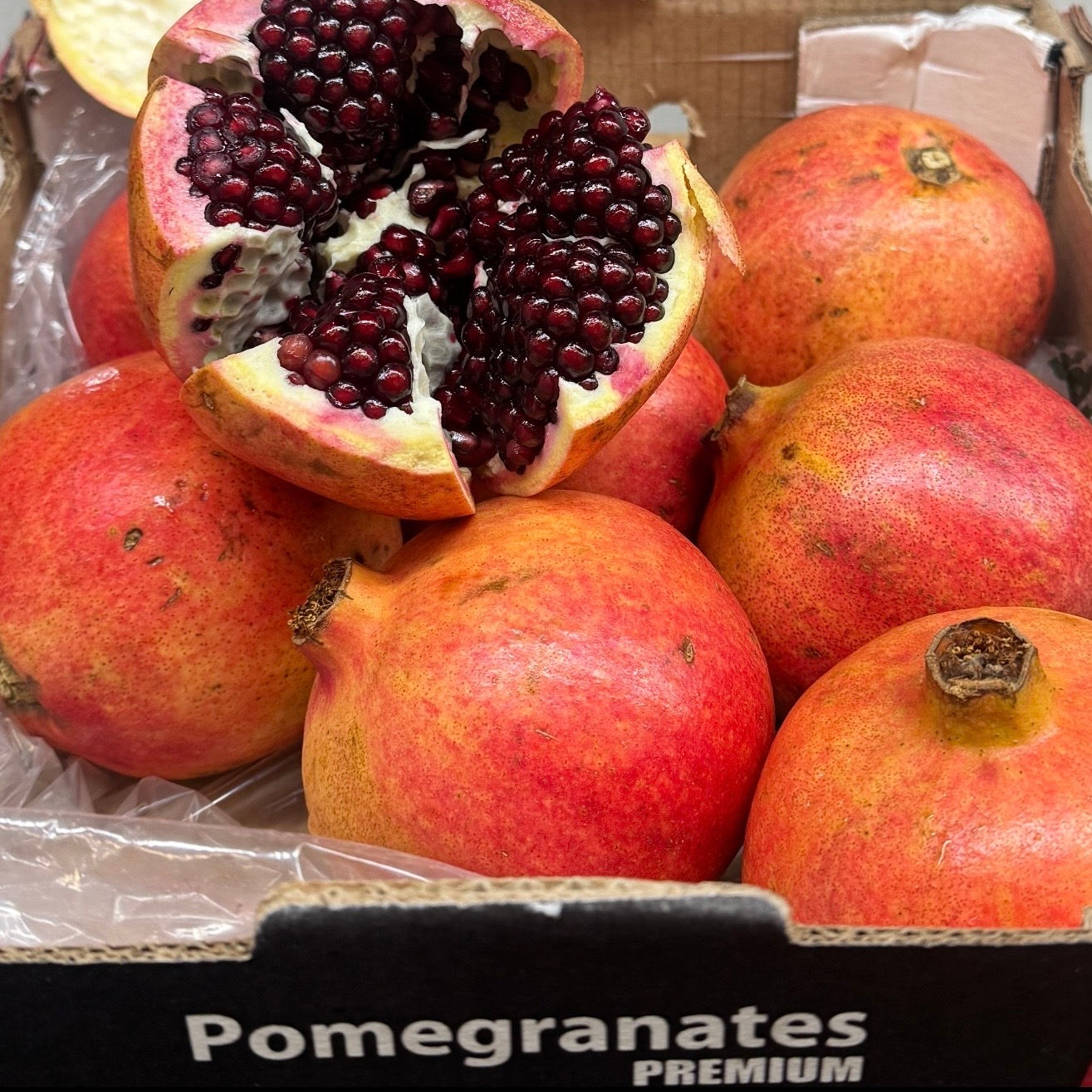 Pomegranates 7ct Tray