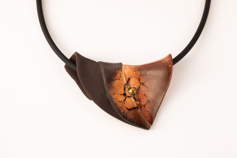 L-108 Collier brun mat-cuivre