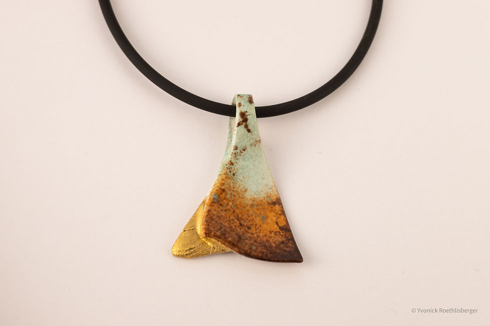 M-111 Collier brun-or