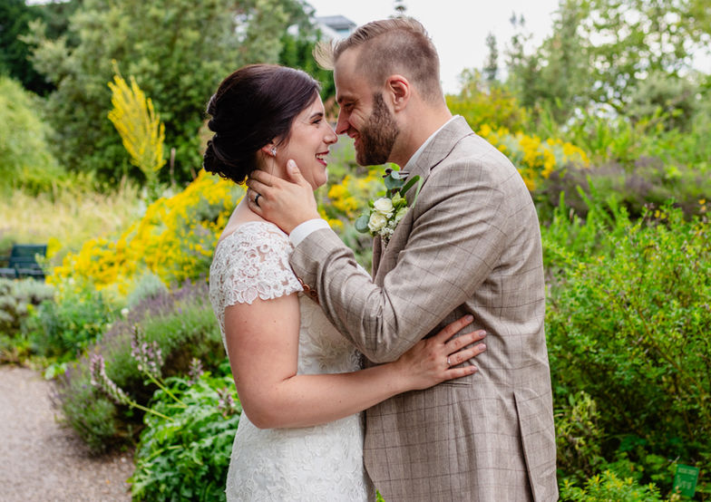 Steffi und Aaron bei ihrer Hochzeit, Kleine Hochzeitsgeschichte