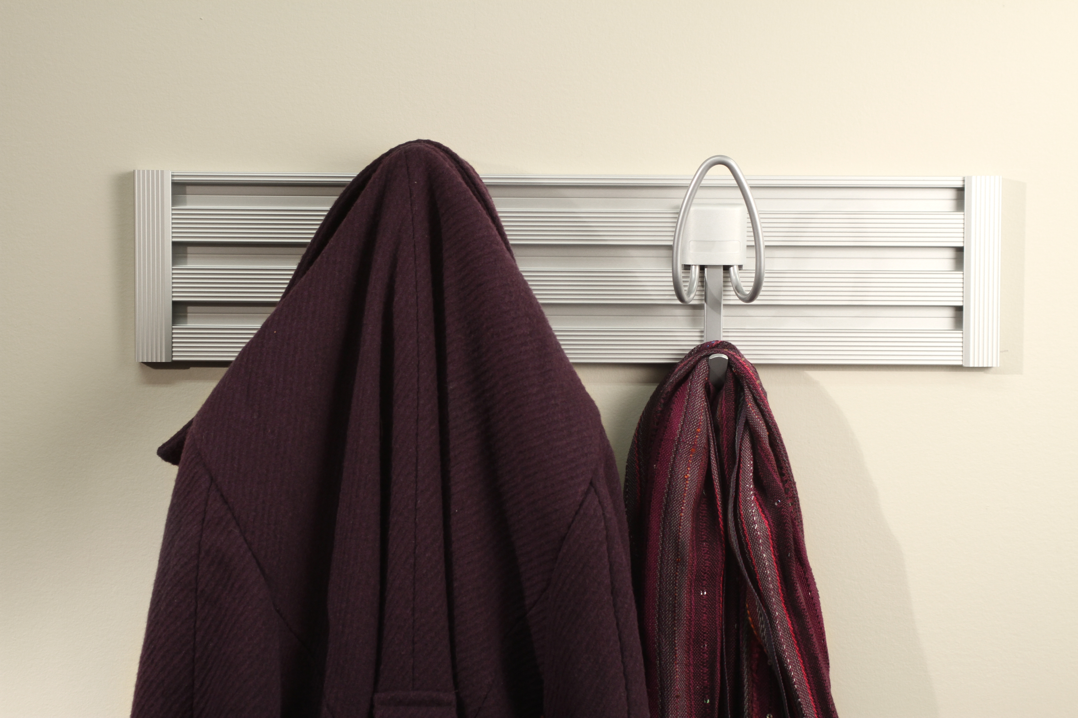 TRACK WALL_Closet_Coat-Hook_img3