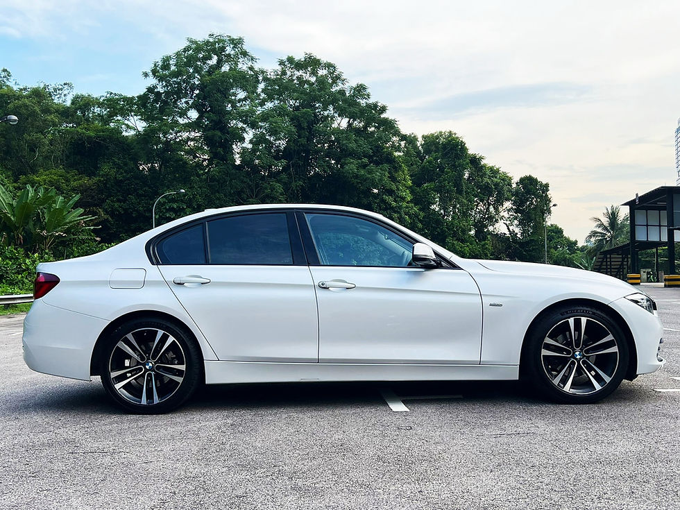 Thumbnail: 2018 BMW 3 Series 318i Shadow Edition