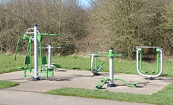 Outdoor_gym_at_Copy_Farm_Park.jpg