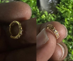 Gold earring 