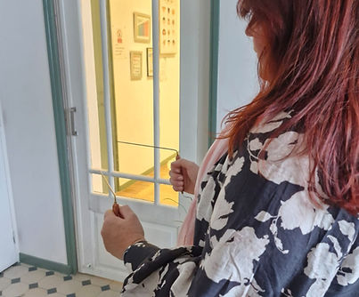 nettoyage de maison-nettoyage de lieu-ménage spirituel-sauge blanche-palo santo-fantômes dans ma maison-j'entends cogner dans les murs-j'entends du bruit chez moi-comment se débarrasser des fantômes