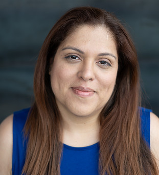 Dannibeth Farnum Headshot.jpg