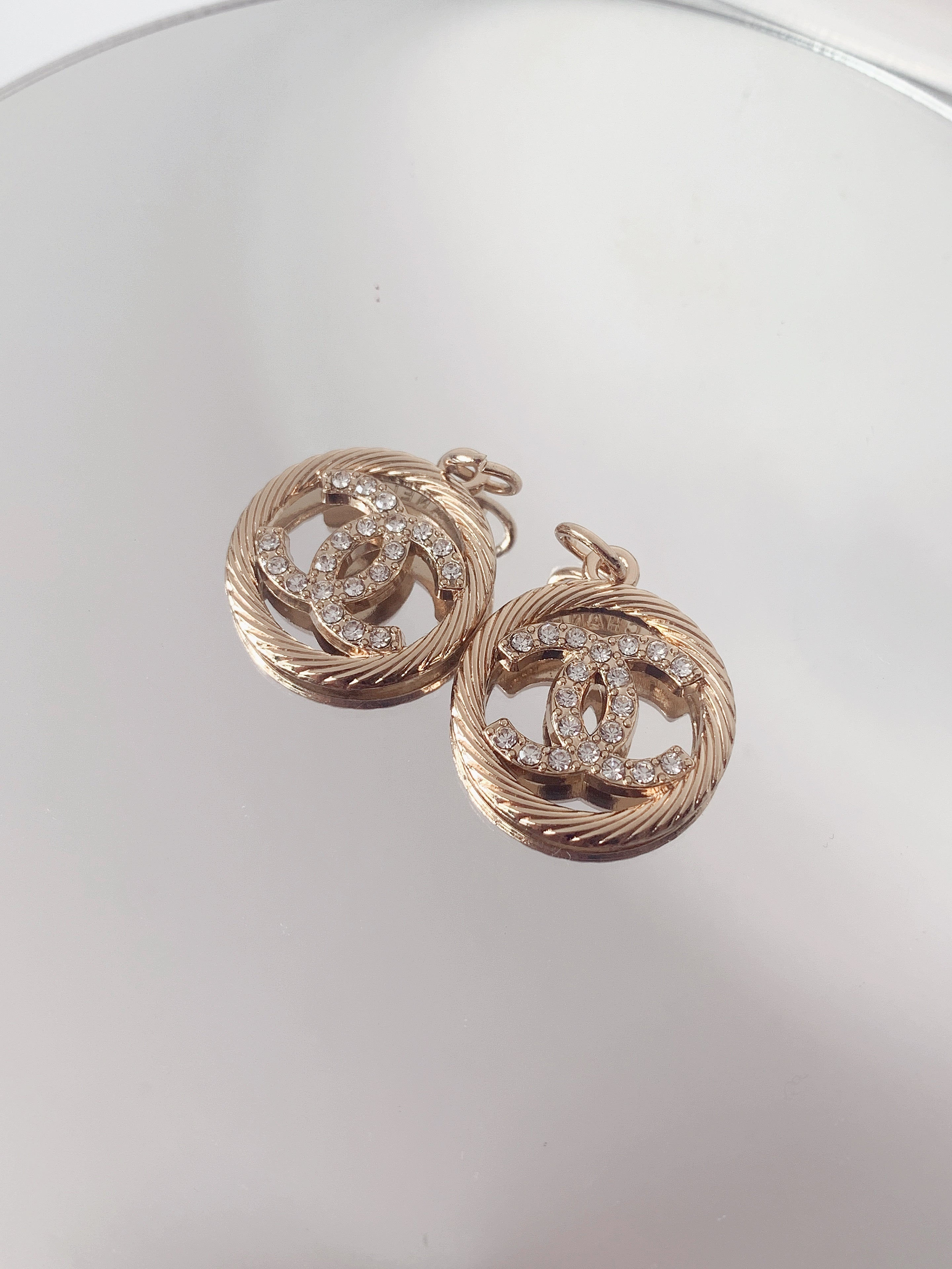 CH260 Chanel pendants, 22 mm