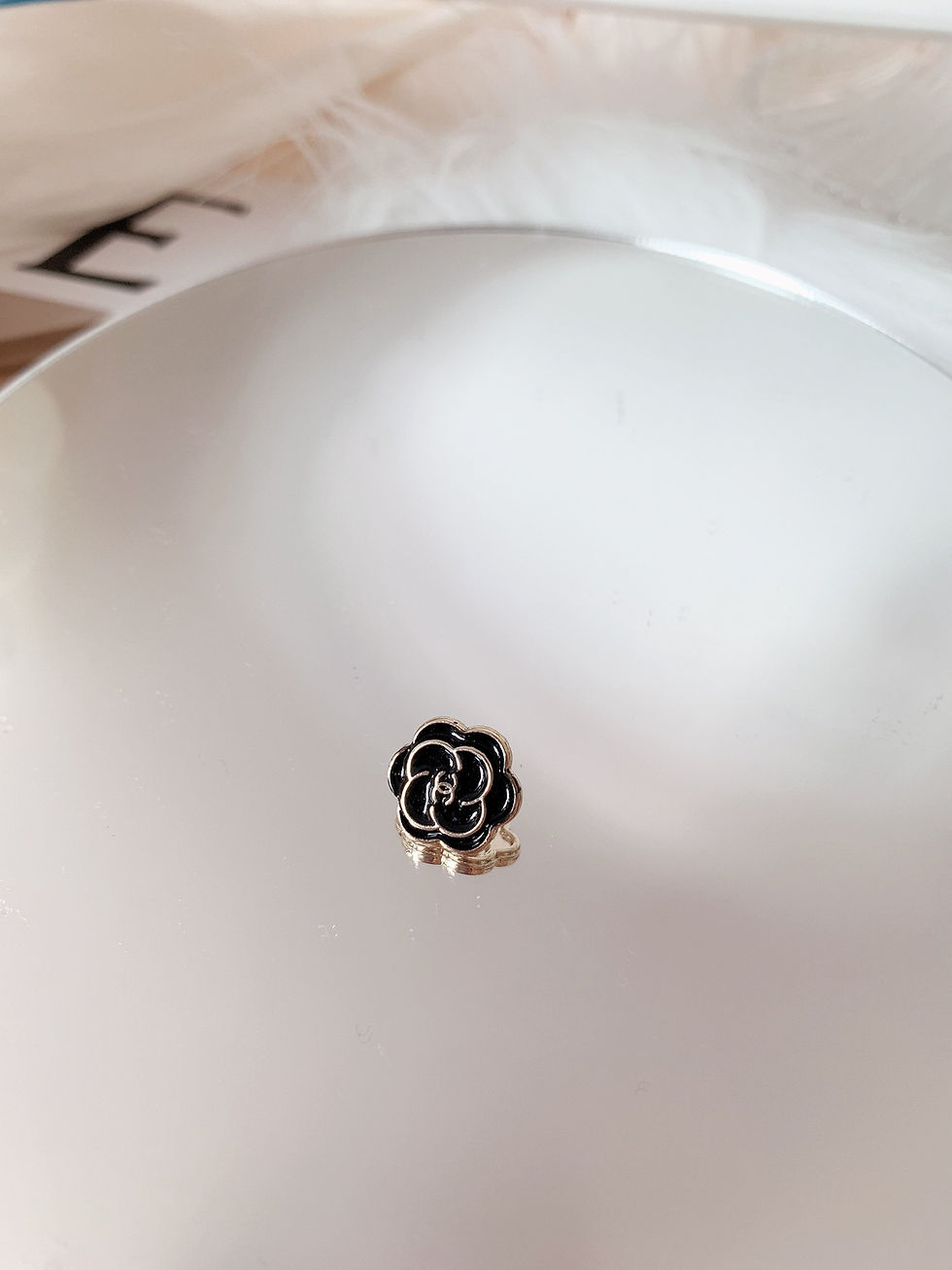 Thumbnail: CH025A Floral Buttons and Pendants, Gold Edge, 10mm/13mm