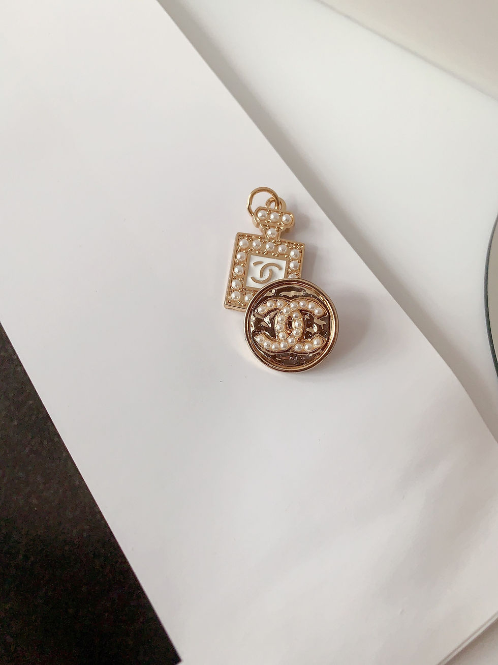 Thumbnail: Chanel buttons, 17mm