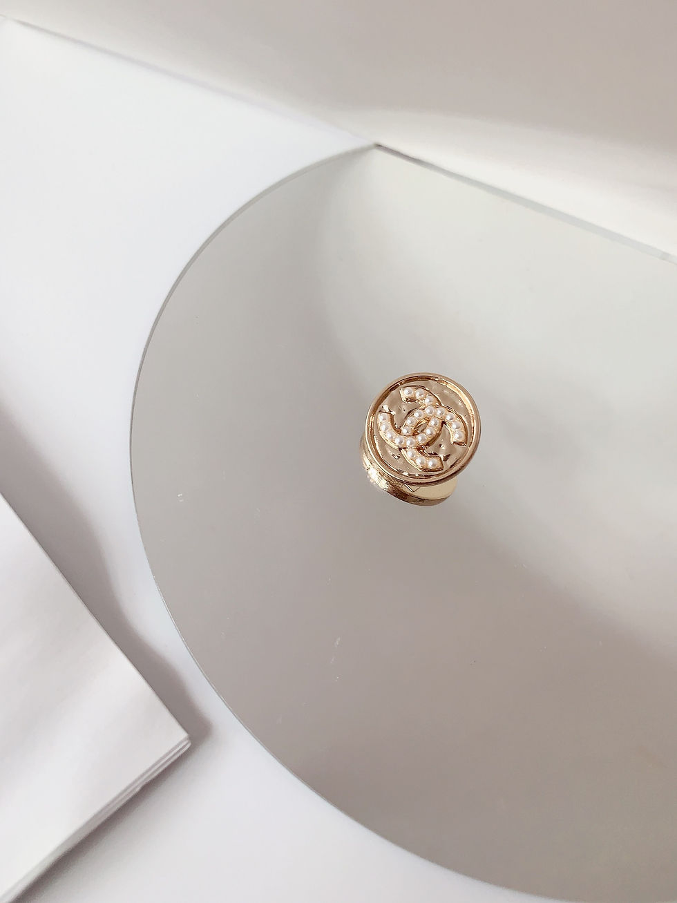 Thumbnail: Chanel buttons, 17mm