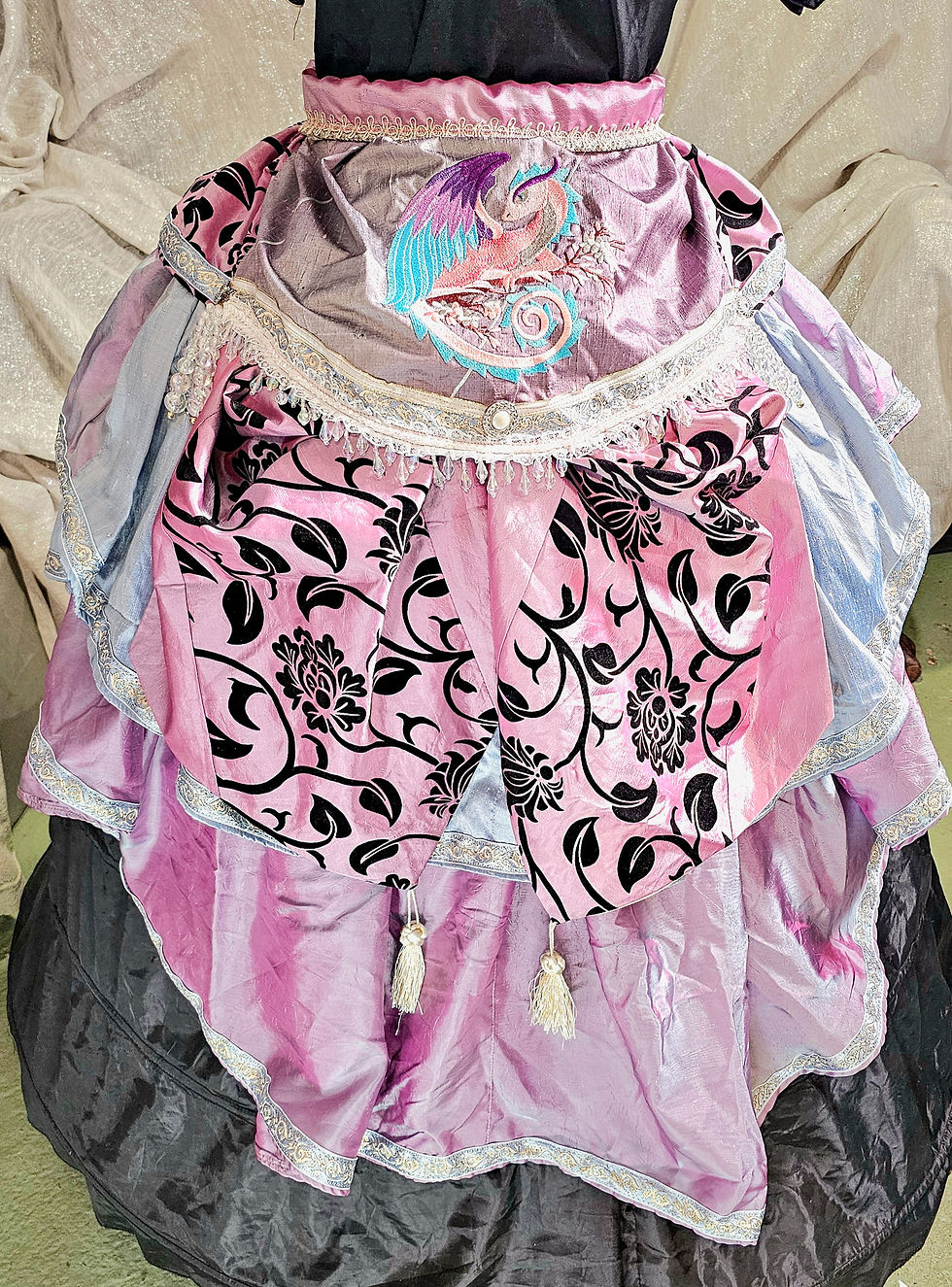 Thumbnail: Genuine Silk Hooded Bustle with Dragon