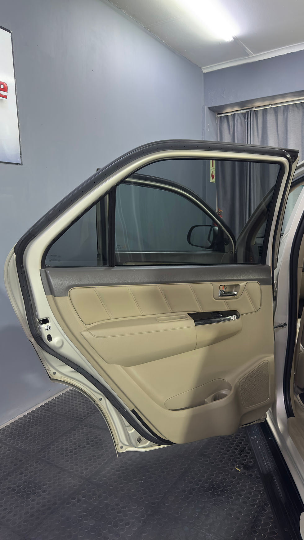 Thumbnail: 2013 Toyota Fortuner 3.0 D-4D Raised Body