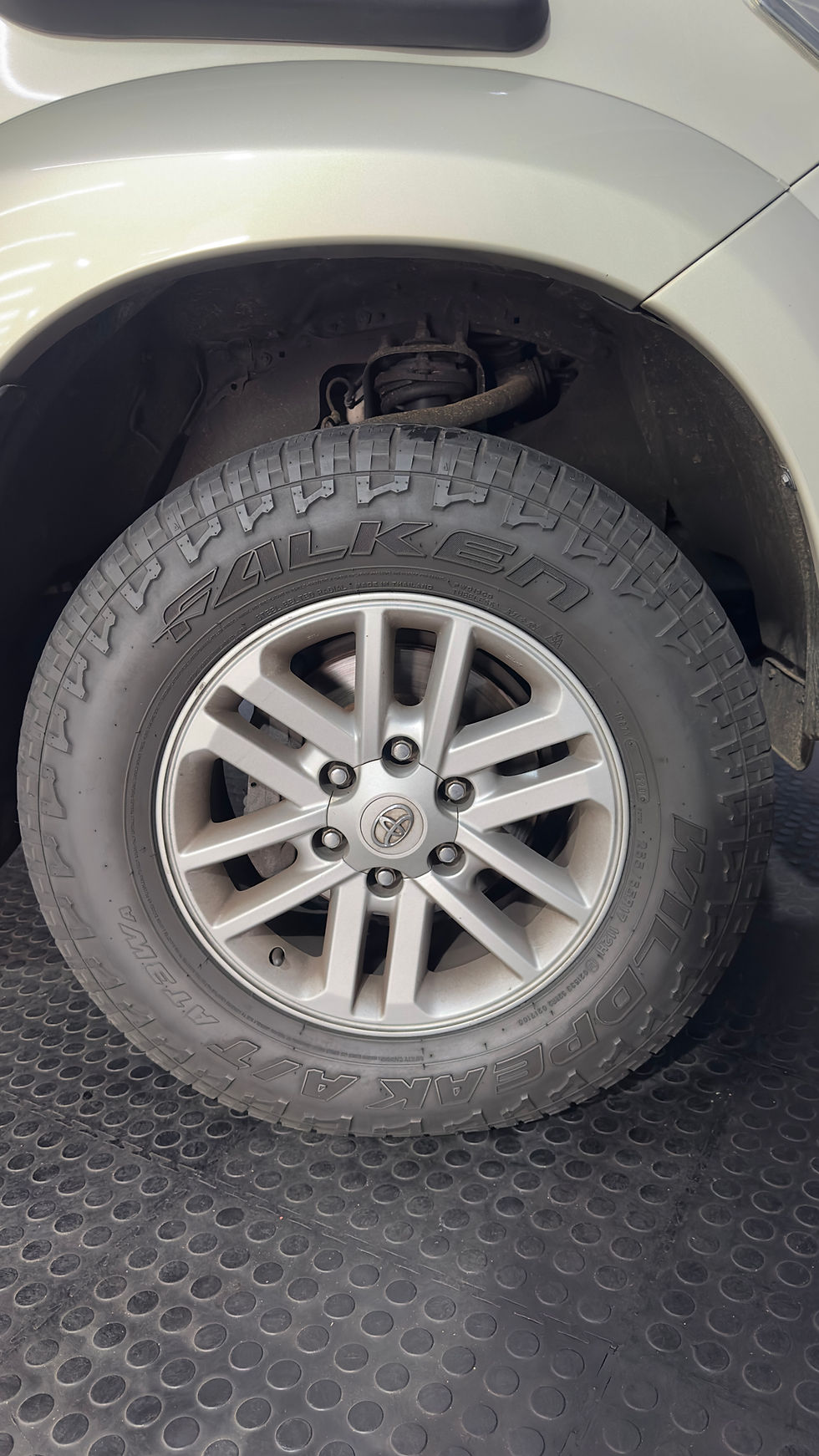 Thumbnail: 2013 Toyota Fortuner 3.0 D-4D Raised Body