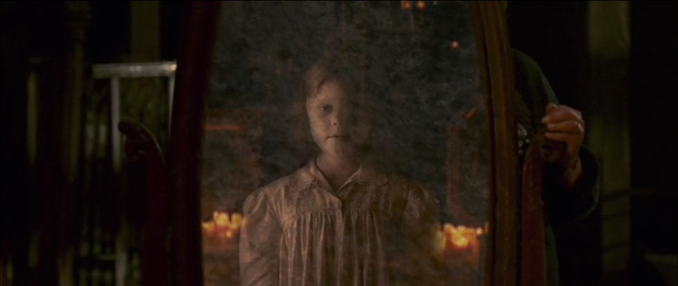 the skeleton key 2005 little girl in mirror