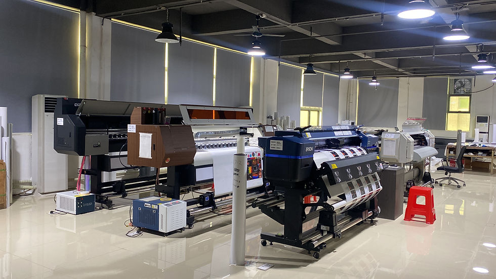 Moderne digitale Tapetendruckmaschinen in China – RunpWell Export von Wandbelägen nach Europa 2025