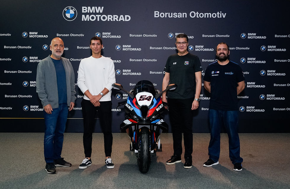 Toprak Razgatlıoğlu’na Şampiyonluk İmzası Taşıyan BMW M 1000 RR Hediye Edildi