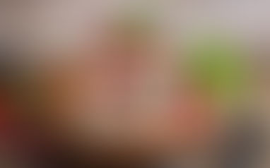 Iogurte colorido com toppings