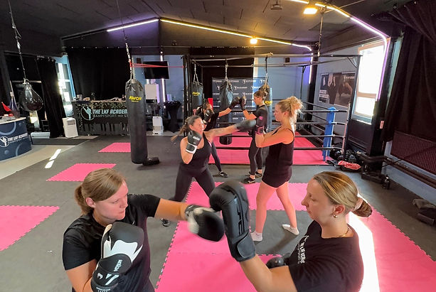 Kampfsport mit Stil für Frauen in Solingen.jpg