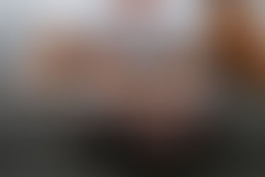 Mãe e filho consultando advogado sobre pensão alimentícia