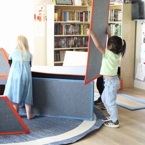 Students building together using Superspace in a collaborative classroom setting