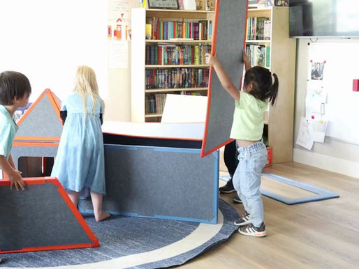 Students building together using Superspace in a collaborative classroom setting