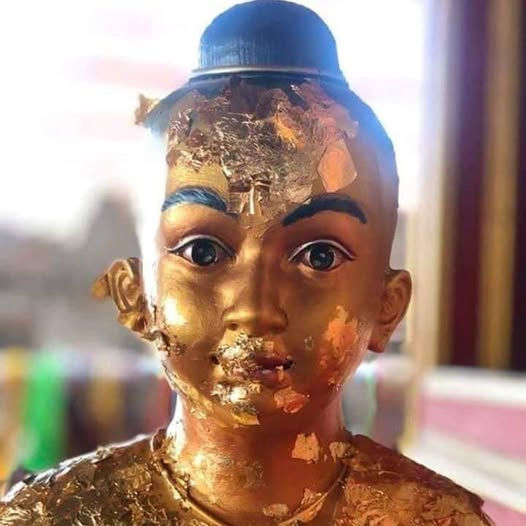 Ai Kai Statue