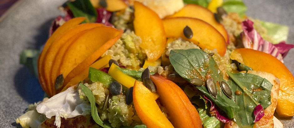 Peach and halloumi cheese salad / Ensalada de Melocotón y queso halloumi