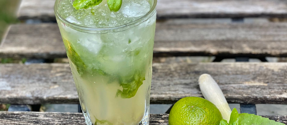 Mojito con un toque de citronella y albahaca