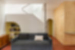 Rénovation complète d’une maison marseillaise en cœur d’îlot avec tommettes conservées, cuisine sur mesure et ouverture zénithale – projet de Violaine Planchard Architecture.
