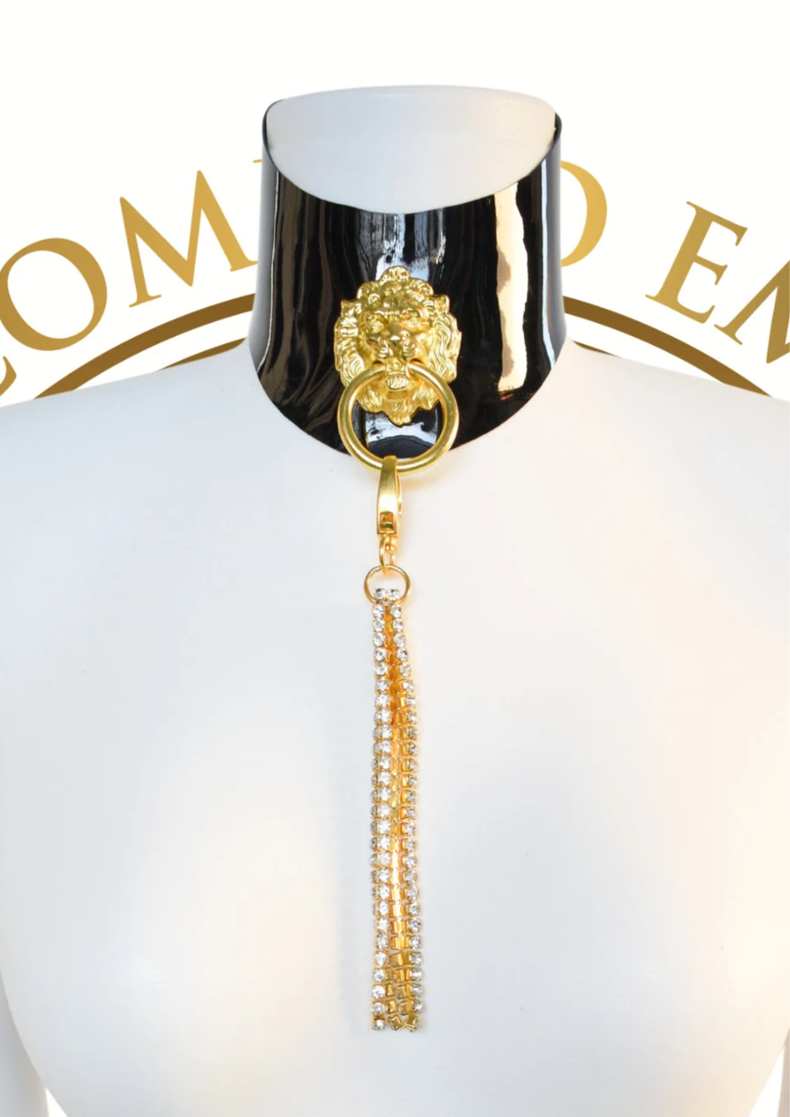 Neck fashion statement