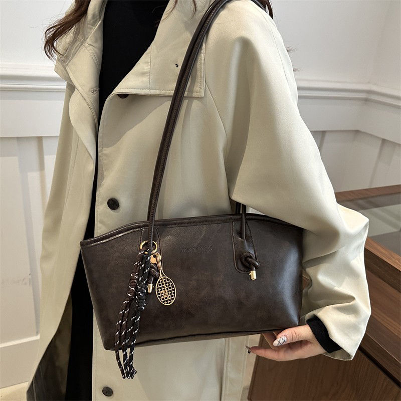 The Executive Edge: The Personalized Luxury Leather Briefcase & Tote