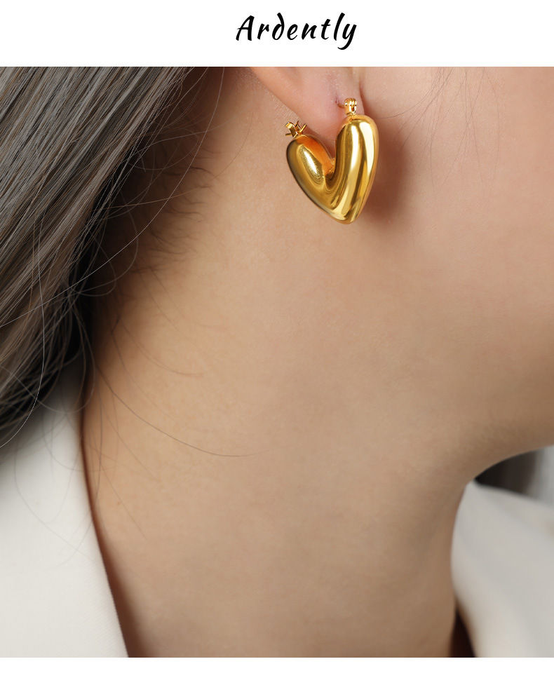 Thumbnail: Golden Heart Necklace & Earrings Set – Elegant Romance