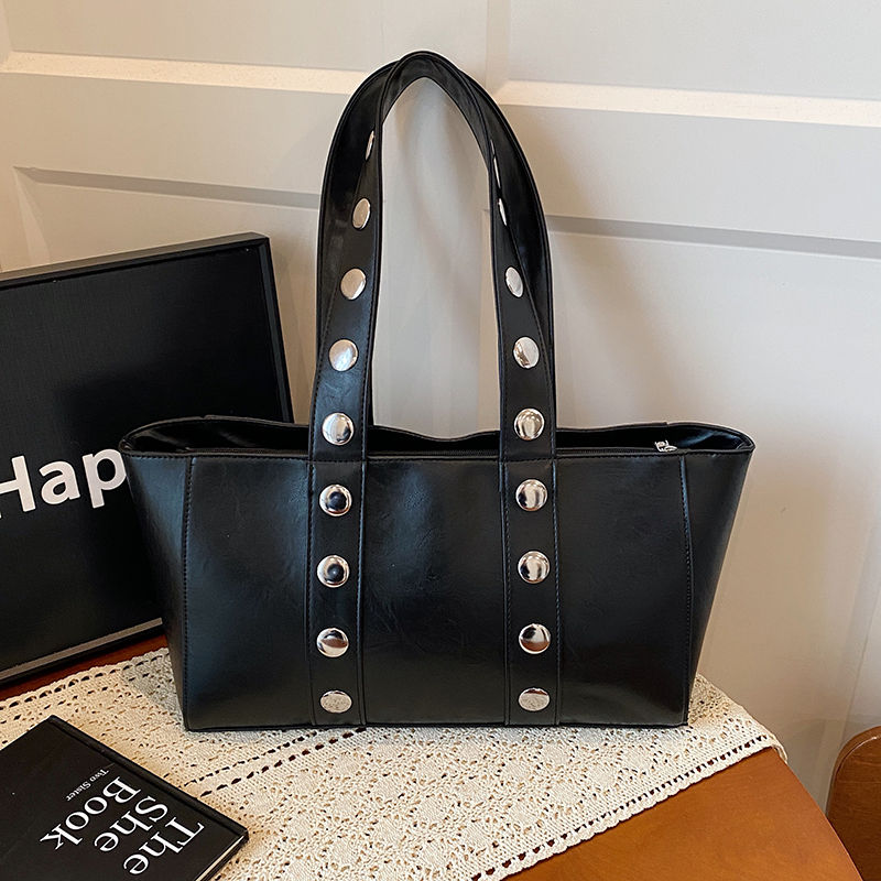 Made for You: The Personalized Stylized Leather Handbag with Silver Details