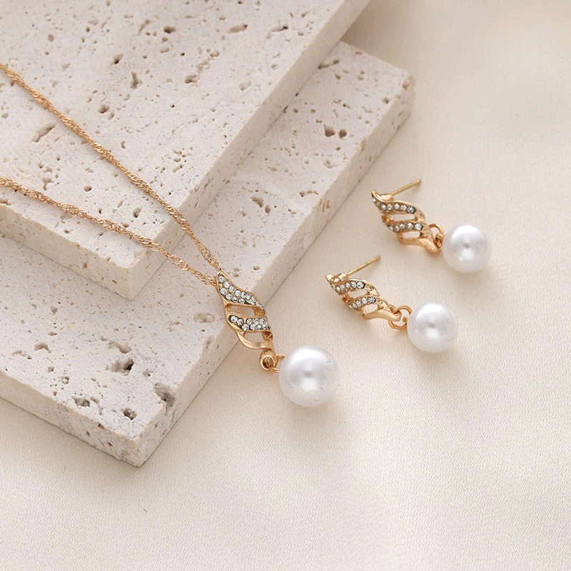 Thumbnail: Elegant Crystal Jewelry Set – Timeless Luxury