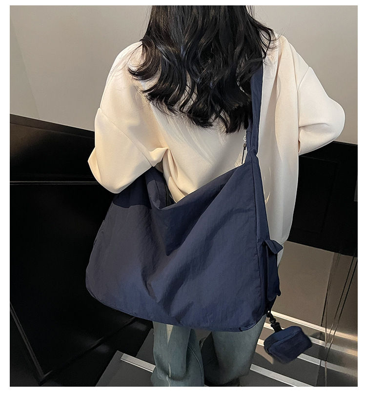 Thumbnail: Everyday Luxe: Stylish Large Casual Tote