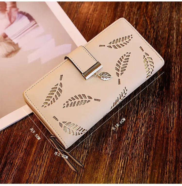 Thumbnail: Leaf-Cutout Leather Clutch: Nature-Inspired Elegance