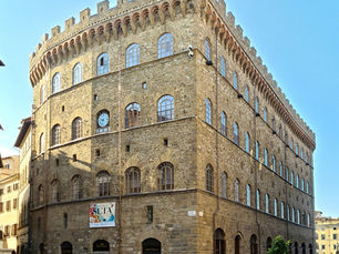 Curiosities of Florence: The Piazza with Three Sides and Four Styles