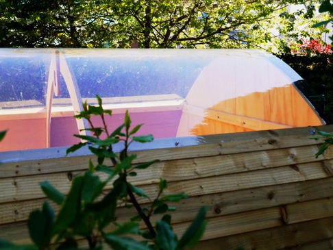 Ãœhut has a skylight 200 times stronger than glass.