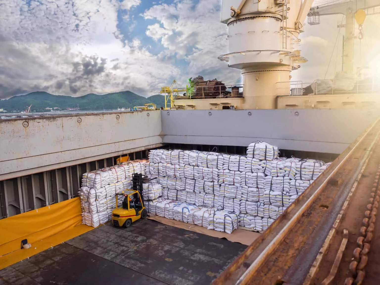 breakbulk-cargo-on-ship-1536x1152.webp