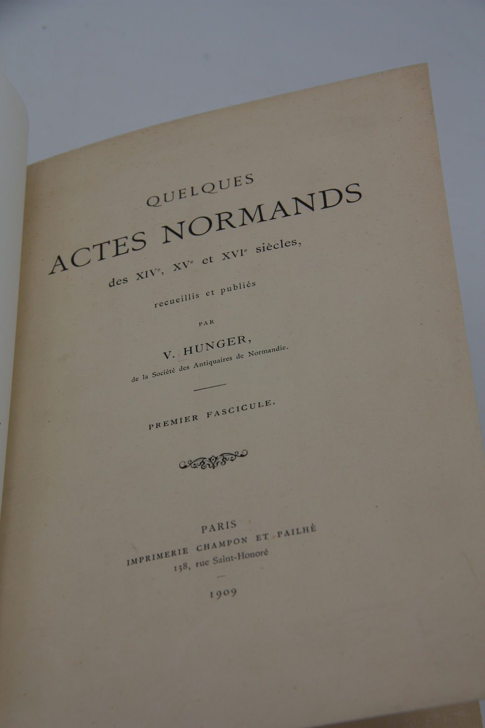Miniature : Bel exemplaire dédicacé dans une reliure très fraîche : quelques actes normands