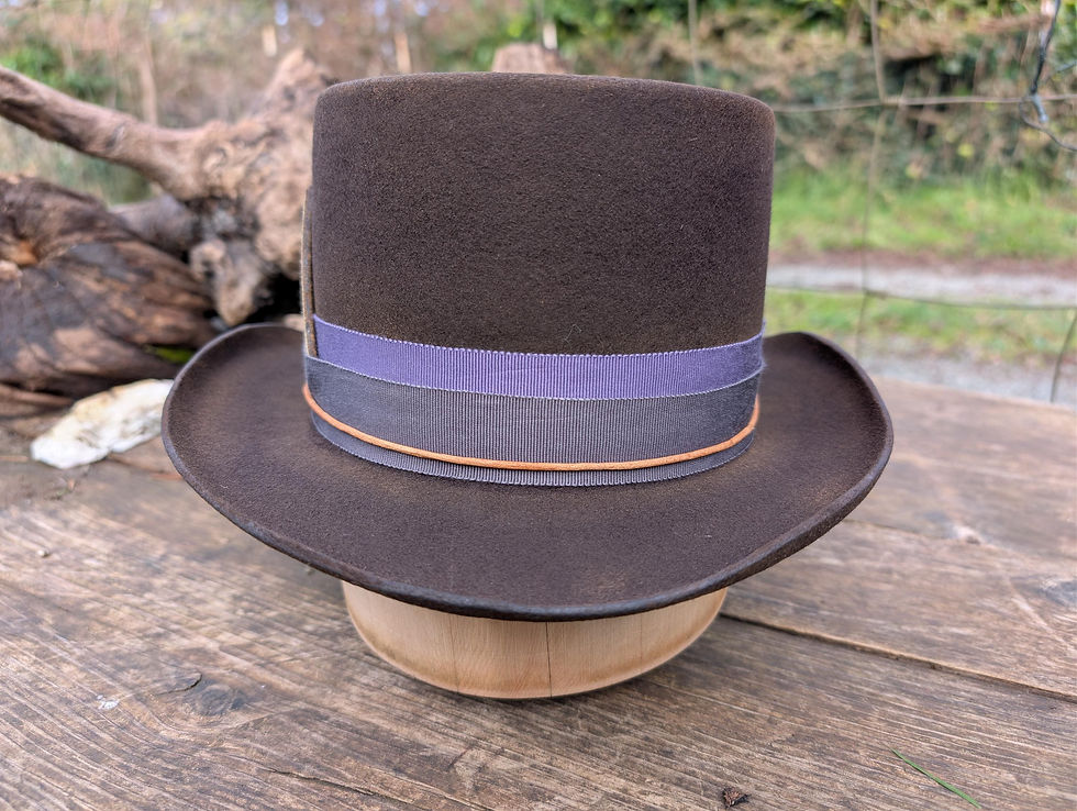 Thumbnail: Top hat, Lightly aged and Distressed